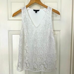 Banana Republic White Lace V-Neck Sleeveless Shell - Petite M